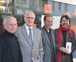 Dr. Jürgen Schalk (von links), Bürgermeister Dr. Hans-Dieter Fischer, Fit-for-Future-Vorstand Georg Berger und René Röspel MdB bei der Eröffnung der Beratungsstelle