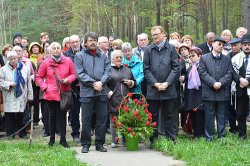 Beim Besuch der im Bau befindlichen GedenkstÃ¤tte in Trostenez bei Minsk