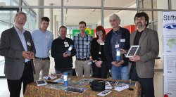 René Röspel (rechts) begrüßte die Delegation des Berufskollegs Ennepetal (von links): Dr. Klaus Solmecke, Sebastian Fischer (Azubi Mechatronik), E-Technik-Lehrer Andreas Teuber, Stephan Lehndorf, Kyra Penzes (beide Azubi Mechatronik) und Religionslehrer M